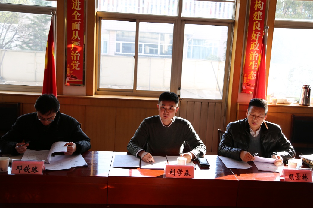 /></p><div>&nbsp;&nbsp;&nbsp; 《產(chǎn)品質(zhì)量司法鑒定通用程序規(guī)范》由司法部司法鑒定管理局于2016年8月立項(xiàng)，由華碧司法鑒定所和上海司法鑒定理論研究會(huì)承擔(dān)具體研制工作。經(jīng)一年多的編制和多次修改，在課題組內(nèi)外同行專家的大力支持下已進(jìn)入定稿階段。規(guī)范研制完成后，司法部司法鑒定管理局將組織專家驗(yàn)收，向各地征求意見后，按照有關(guān)程序發(fā)布。</div><div style=