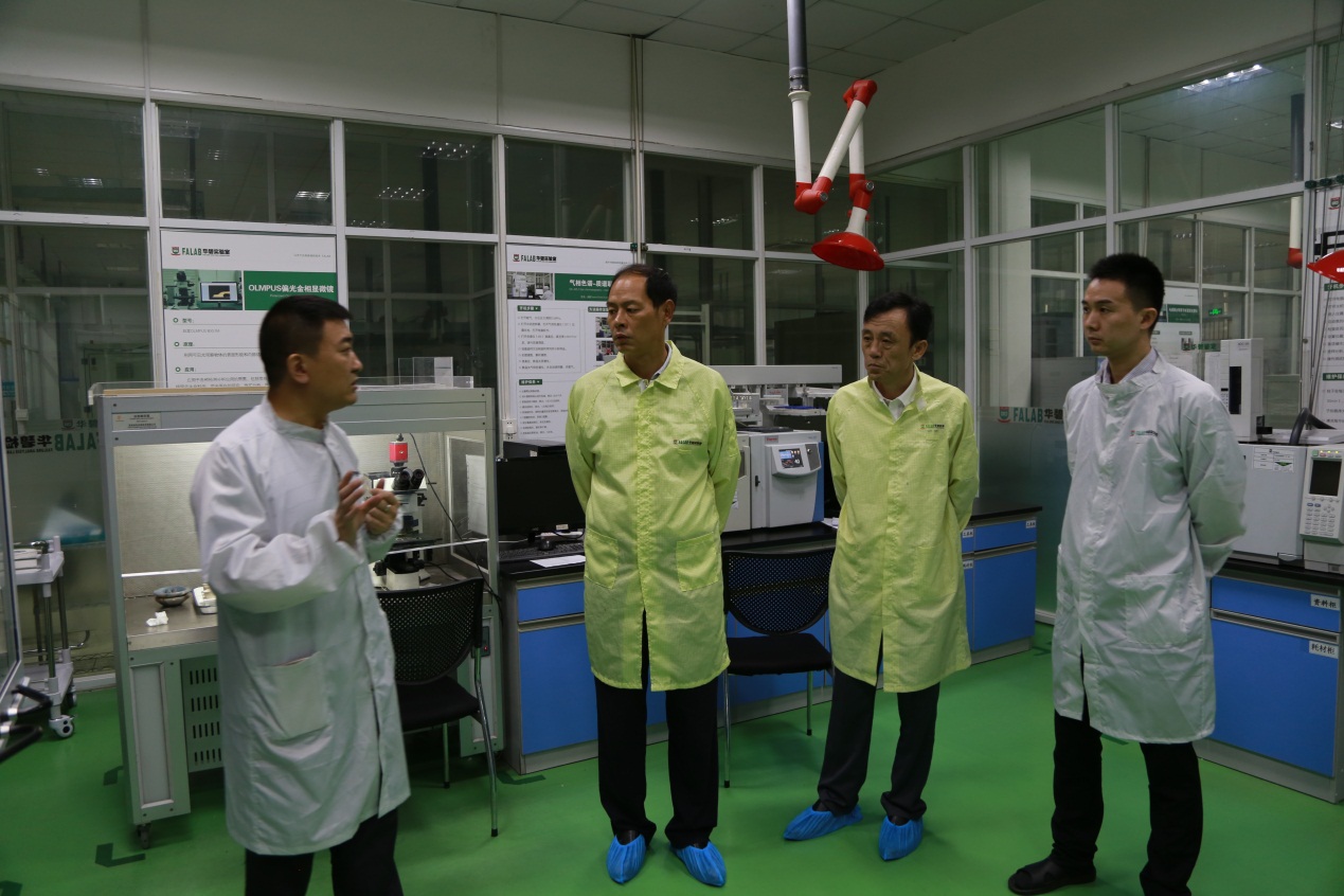 /></p>                    <div>
                        <p><a  title=